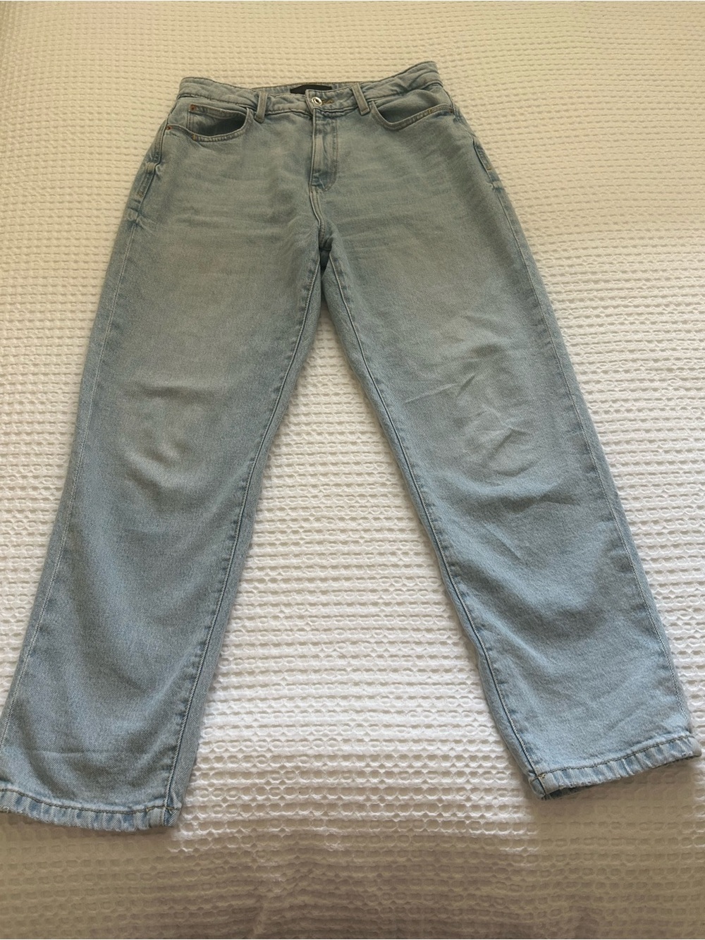 Zara Women's Light Blue Relaxed Jeans